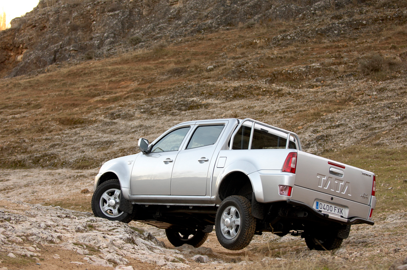 Illustration for article titled Your guide to utilitarian Indian body-on-frame manual diesel 4x4s